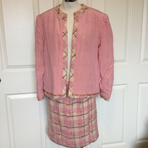 CHANEL Classic Vintage Suit - Picture 5 of 10